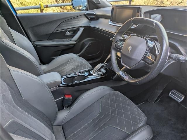 PEUGEOT 2008 2021 Image 31