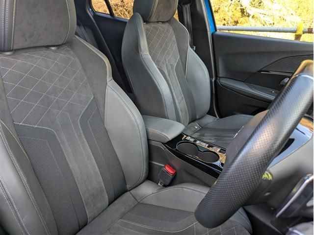 PEUGEOT 2008 2021 Image 31