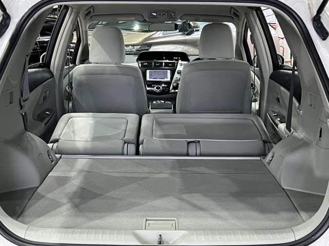 TOYOTA PRIUS ALPHA 2012 Image 31