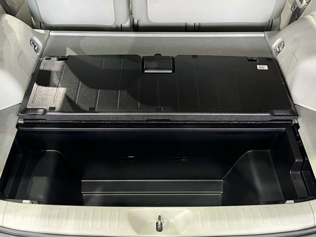 TOYOTA PRIUS ALPHA 2012 Image 31