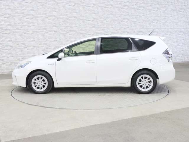 TOYOTA PRIUS ALPHA 2012 Image 31