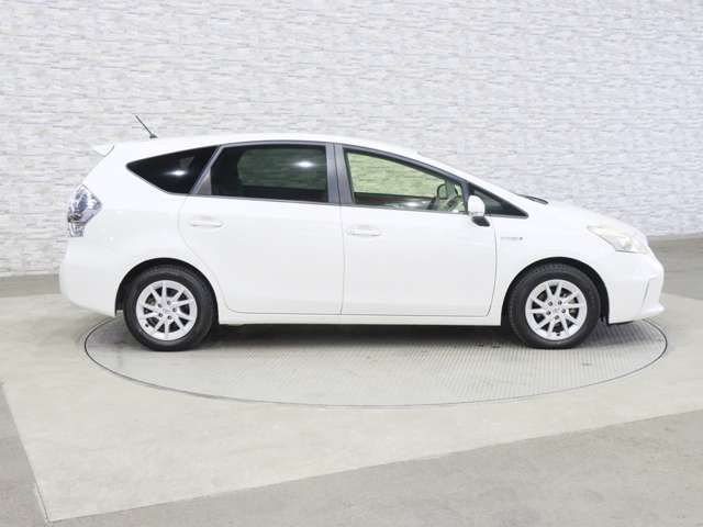 TOYOTA PRIUS ALPHA 2012 Image 31