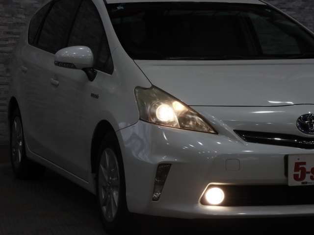 TOYOTA PRIUS ALPHA 2012 Image 31