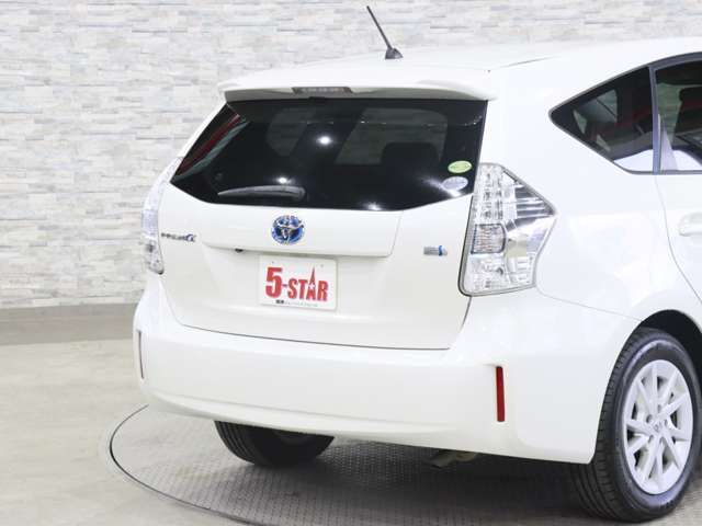 TOYOTA PRIUS ALPHA 2012 Image 31