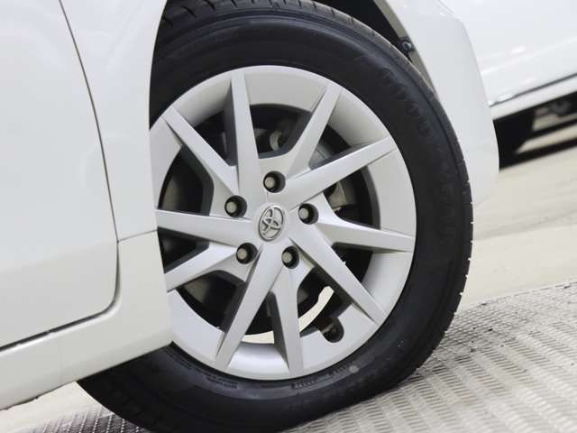 TOYOTA PRIUS ALPHA 2012 Image 31