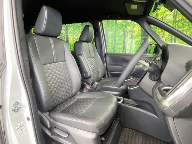 TOYOTA VOXY HYBRID 2025 Image 31