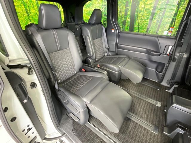 TOYOTA VOXY HYBRID 2025 Image 31