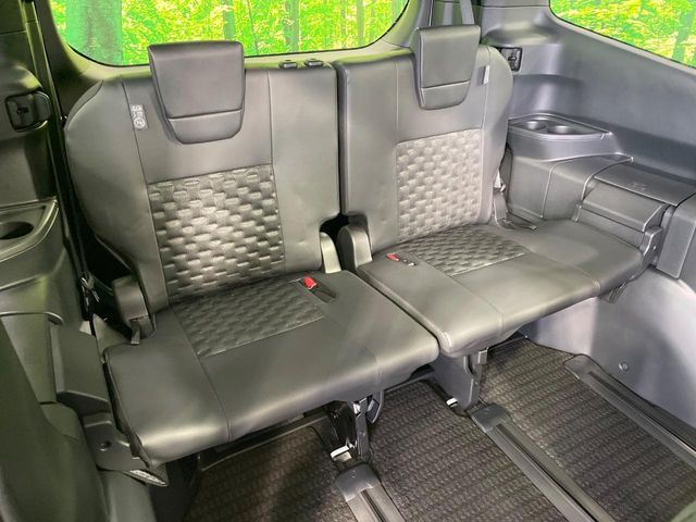 TOYOTA VOXY HYBRID 2025 Image 31