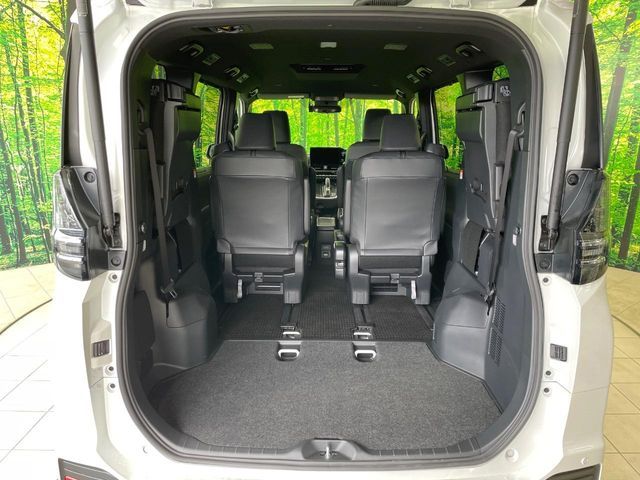 TOYOTA VOXY HYBRID 2025 Image 31