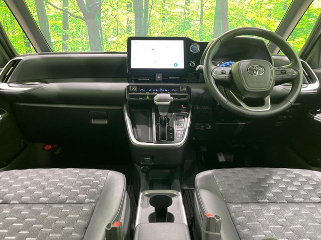 TOYOTA VOXY HYBRID 2023 Image 31