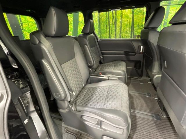 TOYOTA VOXY HYBRID 2023 Image 31