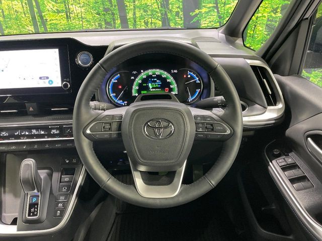 TOYOTA VOXY HYBRID 2023 Image 31