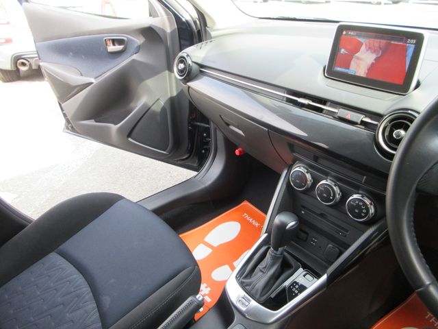 MAZDA DEMIO 2014 Image 31