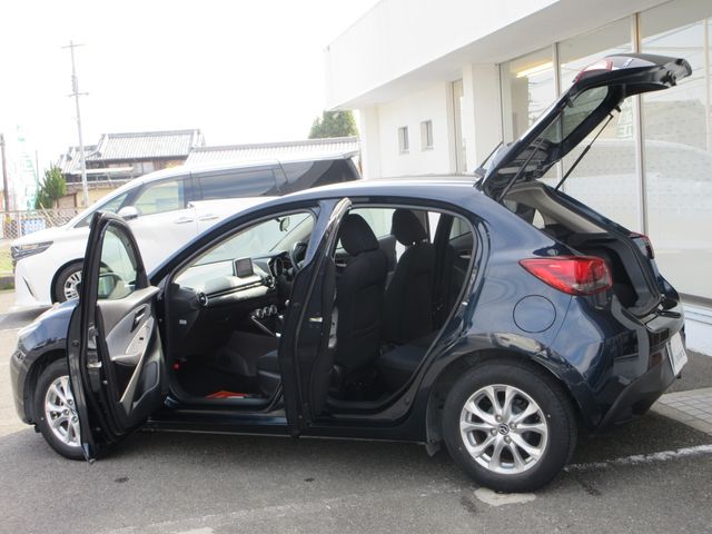 MAZDA DEMIO 2014 Image 31