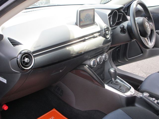 MAZDA DEMIO 2014 Image 31