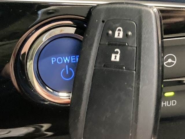 TOYOTA PRIUS 2017 Image 31