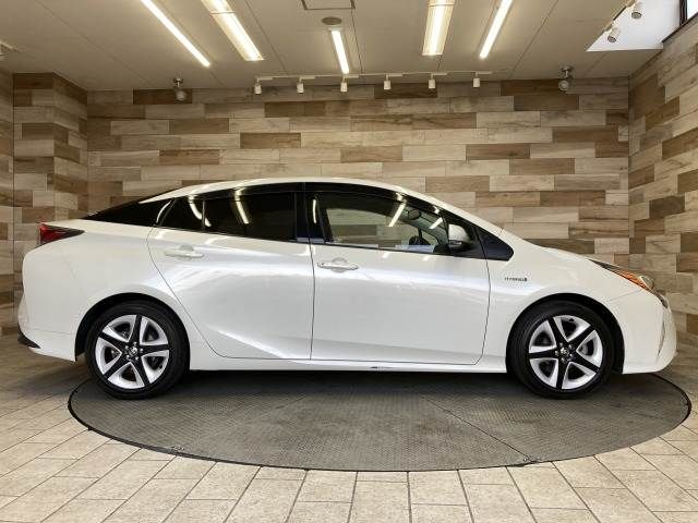 TOYOTA PRIUS 2017 Image 31