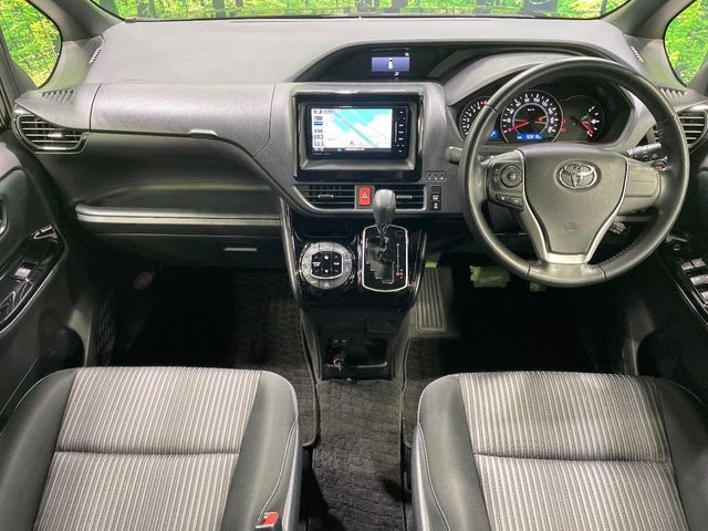 TOYOTA VOXY 2017 Image 31
