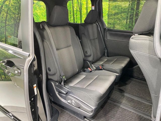 TOYOTA VOXY 2017 Image 31