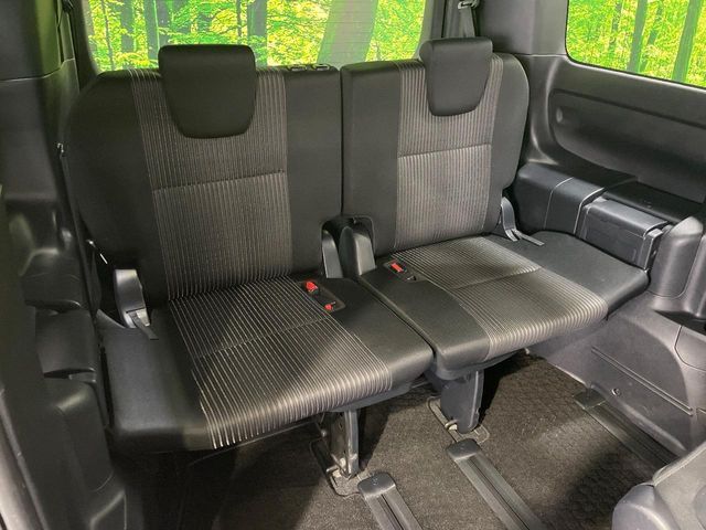 TOYOTA VOXY 2017 Image 31