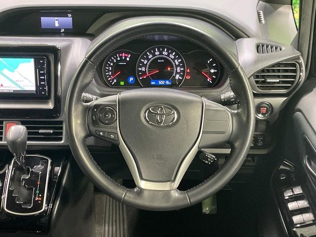 TOYOTA VOXY 2017 Image 31