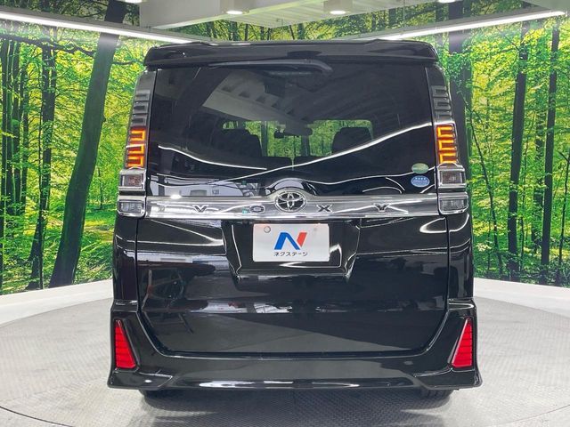 TOYOTA VOXY 2017 Image 31