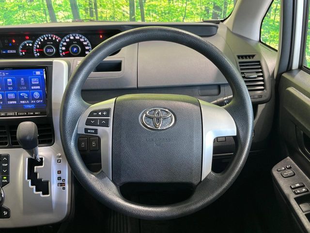TOYOTA VOXY 4WD 2010 Image 31