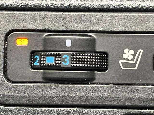 TOYOTA LANDCRUISER PRADO 2023 Image 31