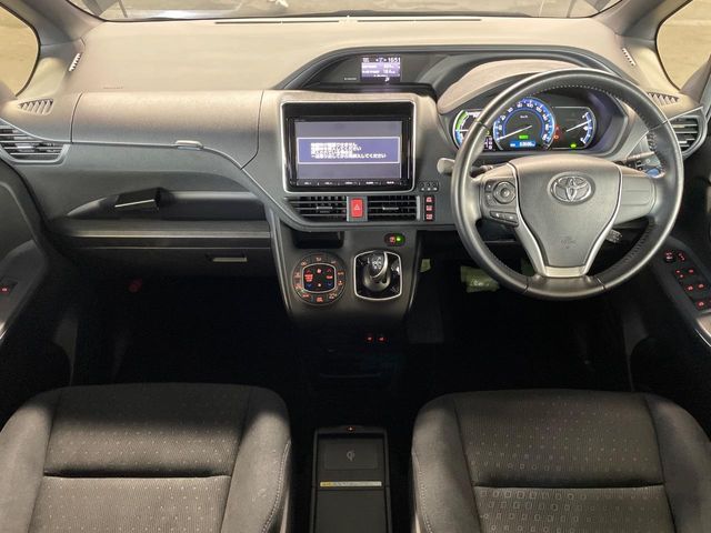 TOYOTA VOXY HYBRID 2015 Image 31
