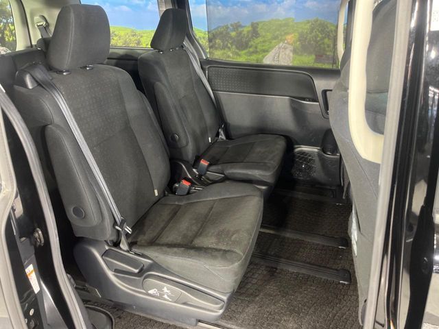 TOYOTA VOXY HYBRID 2015 Image 31