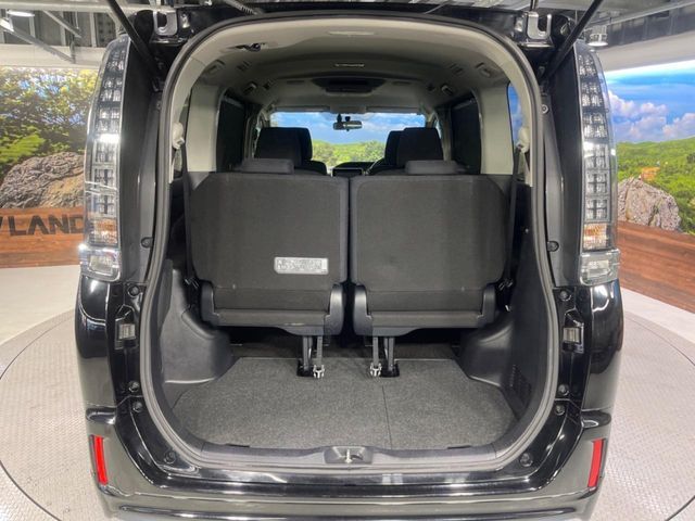 TOYOTA VOXY HYBRID 2015 Image 31