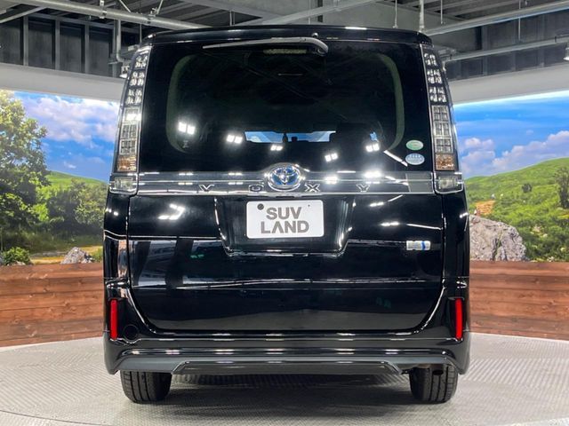 TOYOTA VOXY HYBRID 2015 Image 31