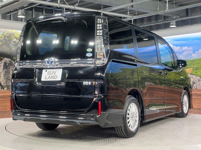 TOYOTA VOXY HYBRID 2015 Image 31