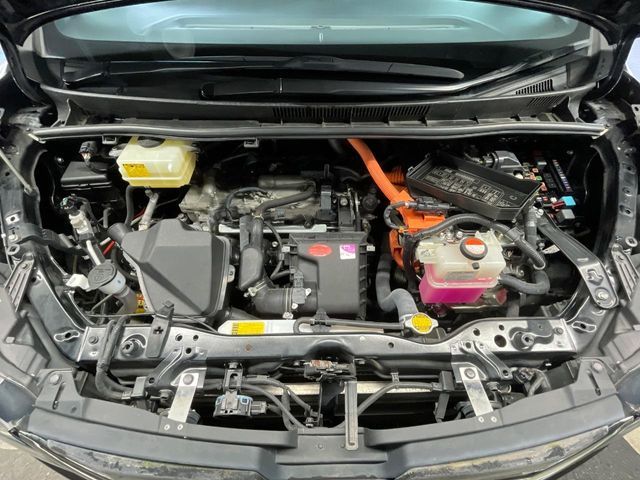 TOYOTA VOXY HYBRID 2015 Image 31