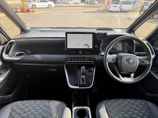 TOYOTA VOXY HYBRID 2023 Image 31