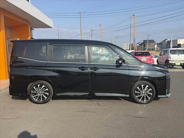 TOYOTA VOXY HYBRID 2023 Image 31