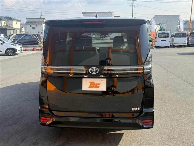 TOYOTA VOXY HYBRID 2023 Image 31