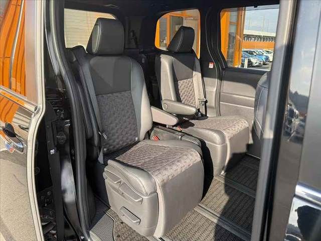 TOYOTA VOXY HYBRID 2023 Image 31