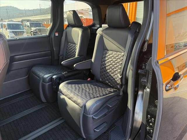 TOYOTA VOXY HYBRID 2023 Image 31