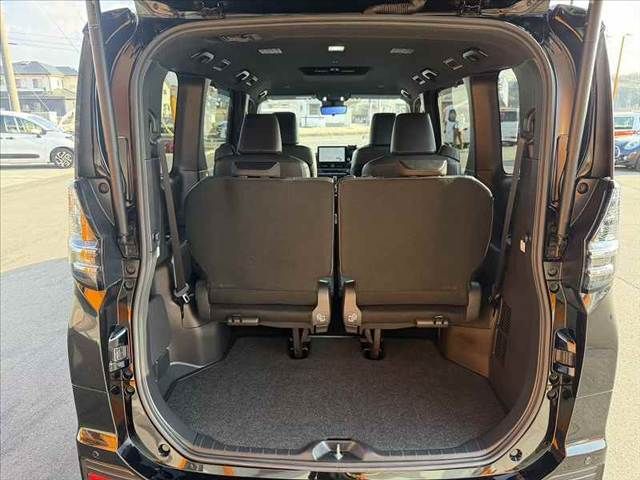 TOYOTA VOXY HYBRID 2023 Image 31