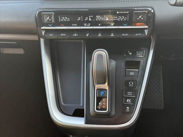 TOYOTA VOXY HYBRID 2023 Image 31