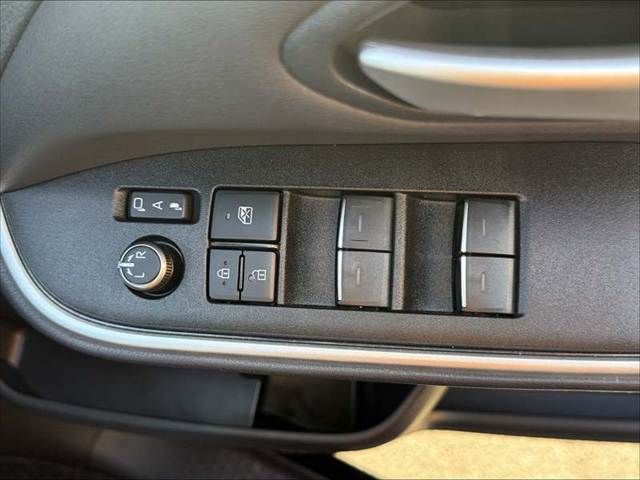 TOYOTA VOXY HYBRID 2023 Image 31