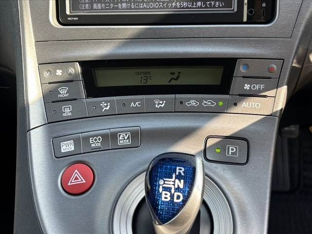 TOYOTA PRIUS 2015 Image 31