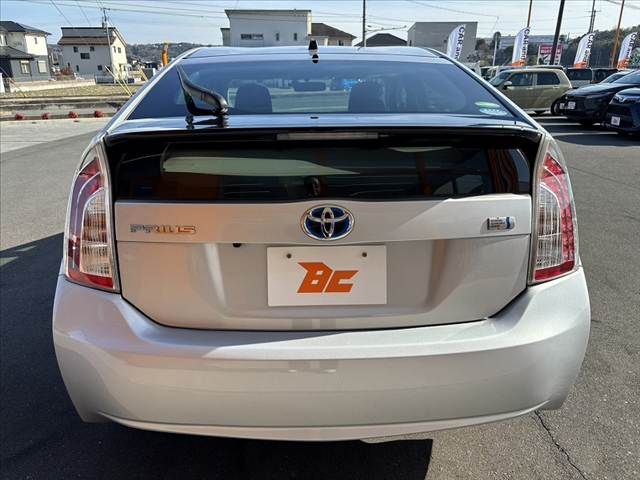 TOYOTA PRIUS 2015 Image 31