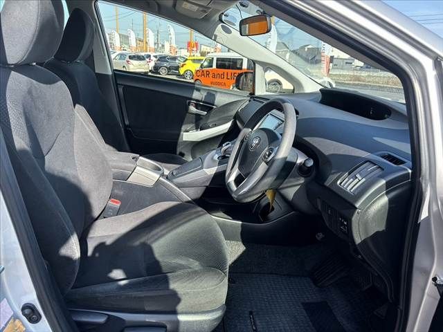 TOYOTA PRIUS 2015 Image 31