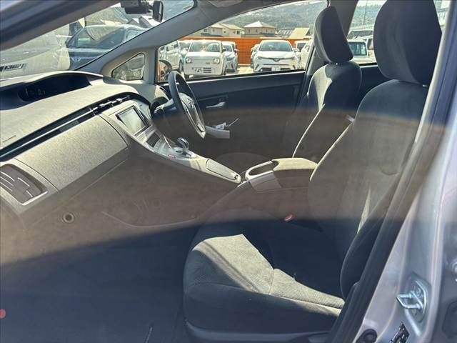 TOYOTA PRIUS 2015 Image 31