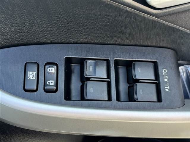 TOYOTA PRIUS 2015 Image 31