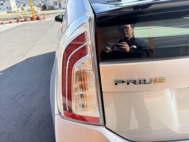 TOYOTA PRIUS 2015 Image 31