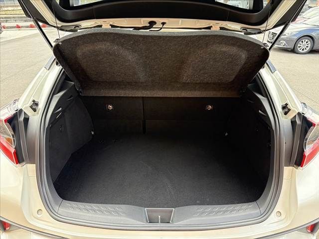 TOYOTA C-HR 2017 Image 31