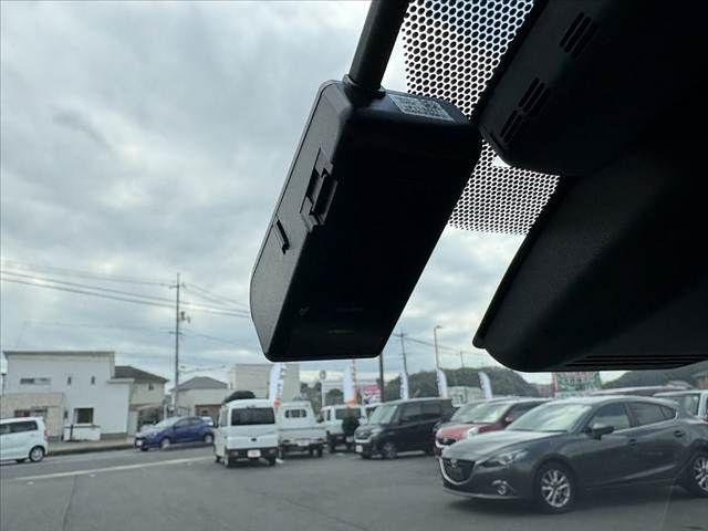 TOYOTA C-HR 2017 Image 31